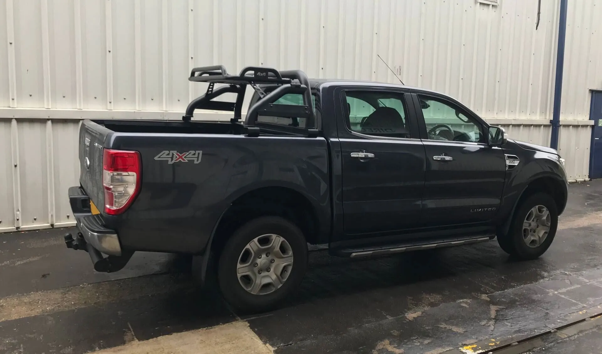 Black SUS201 Short Arm Roll Bar with Cargo Basket Rack for the Ford Ranger 2022 